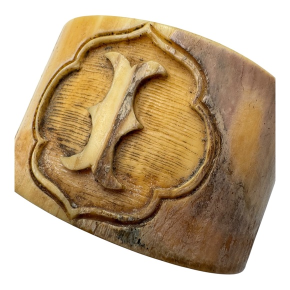 Vintage Hand-Carved Wide Cuff Bracelet‎ – Natural Horn Look, 2” Wide - Picture 2 of 5